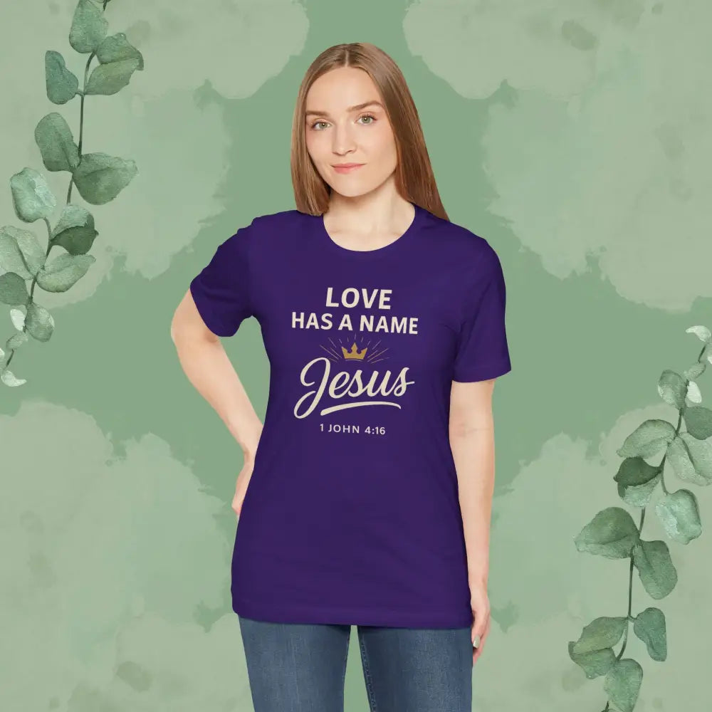 Love Has a Name – Jesus | T-Shirt - T-Shirt